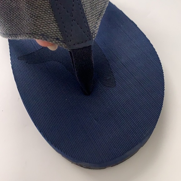 NWOT Shark Rescue Men’s Flip Flops - Picture 4 of 9